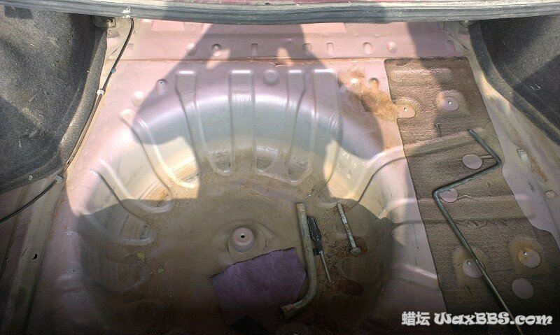 后备箱清洗前.jpg